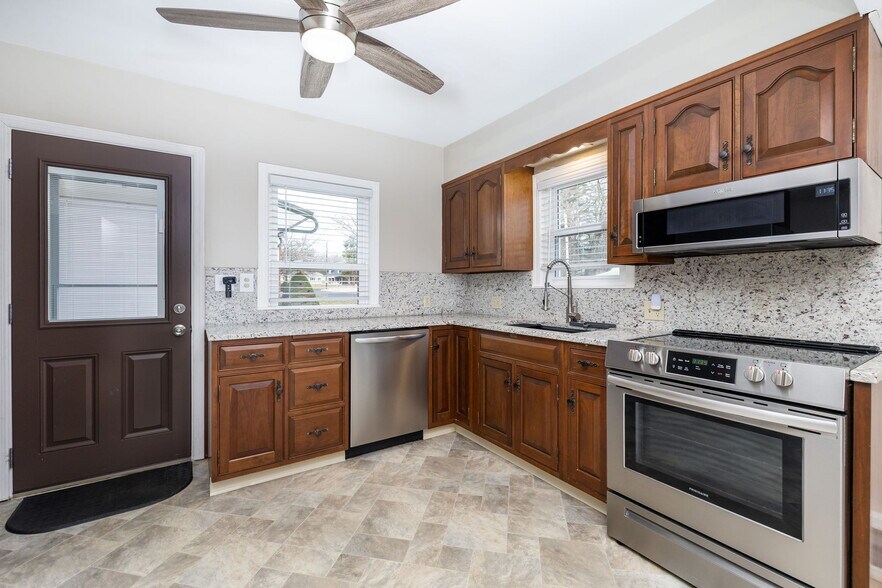 Building Photo - 192 Spring St