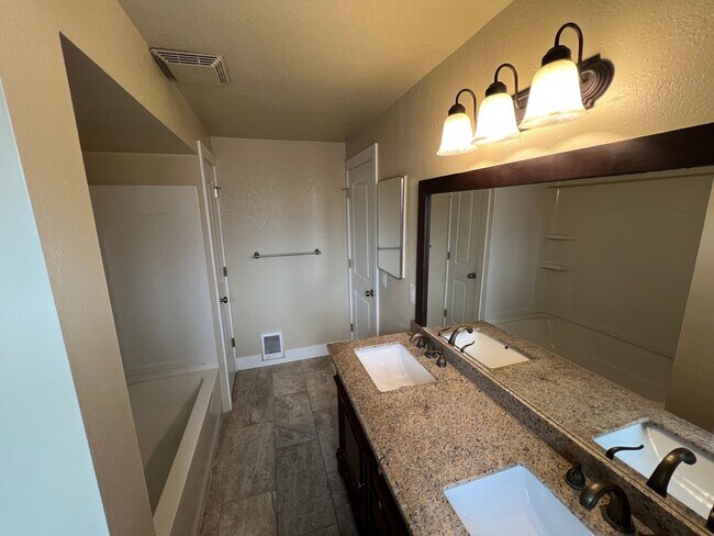 Building Photo - Girgis Duplex