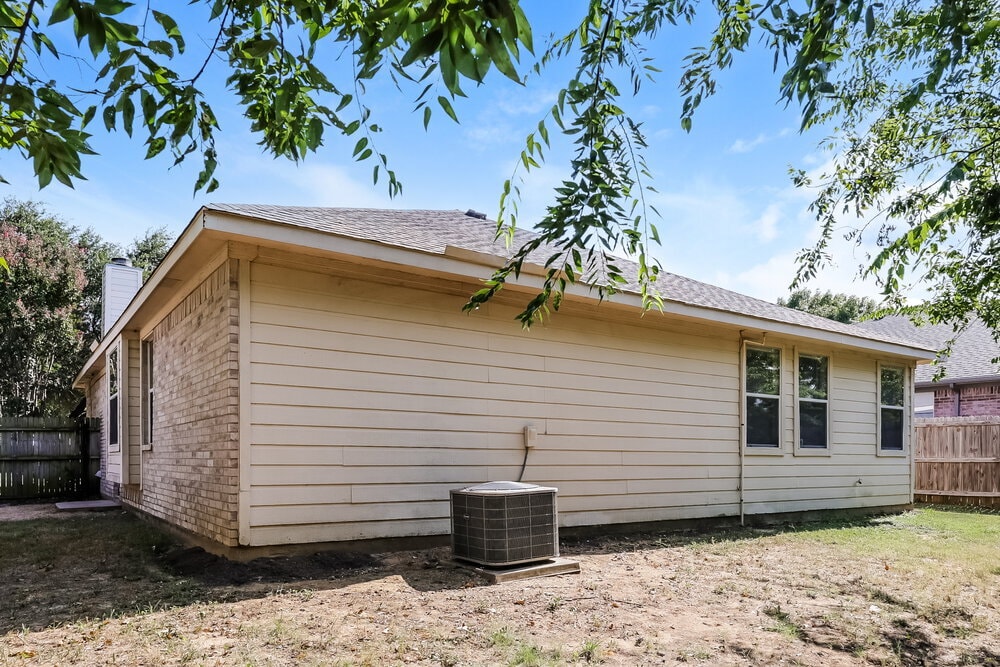 Building Photo - 2321 Wildwood Ln