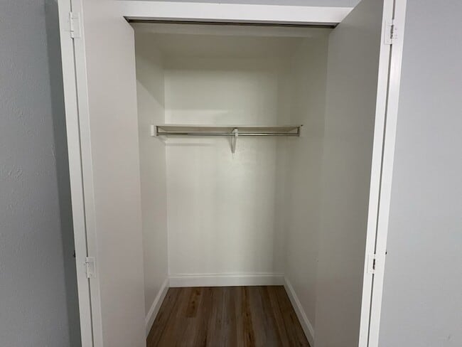 Building Photo - 8917 Vernon Dr