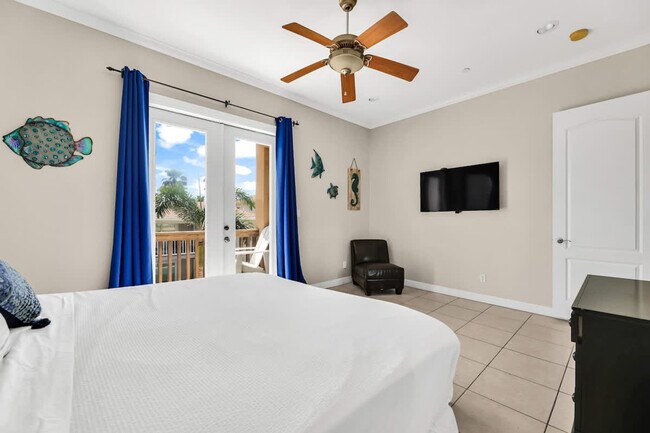 Building Photo - 117 E Lantana St