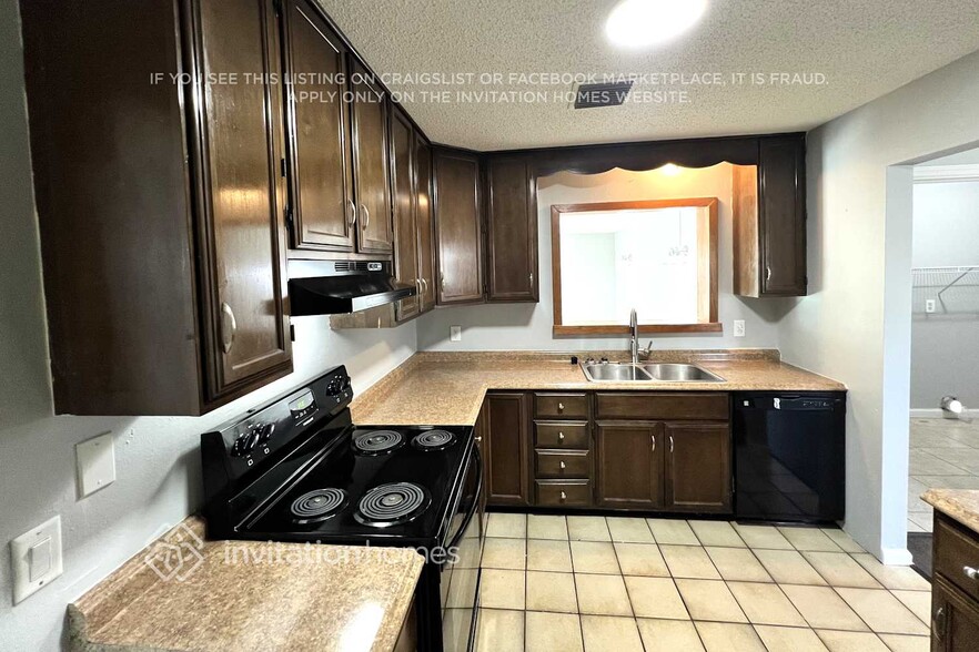 Building Photo - 514 NW Floresta Dr