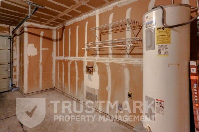 Building Photo - 2701 Bermuda Dr