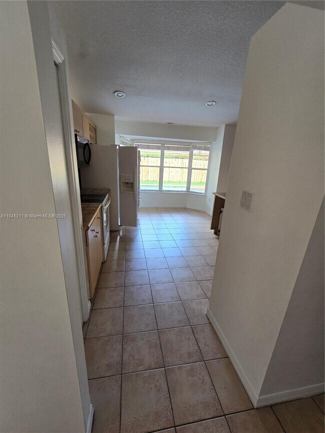 Building Photo - 14300 SW 152nd Pl