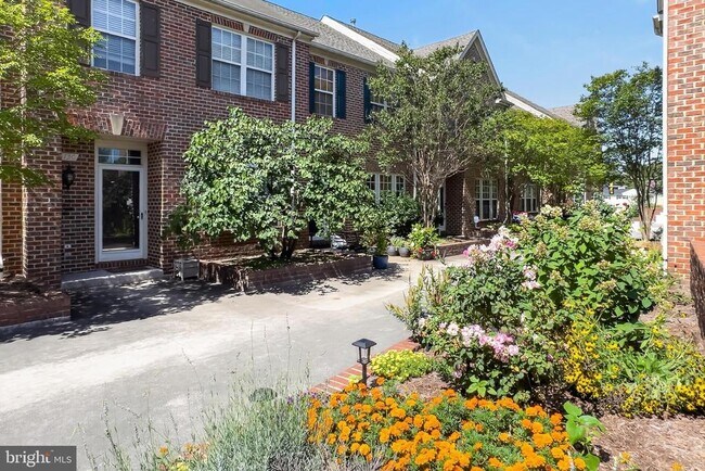 Building Photo - 6126 Madison Crest Ct