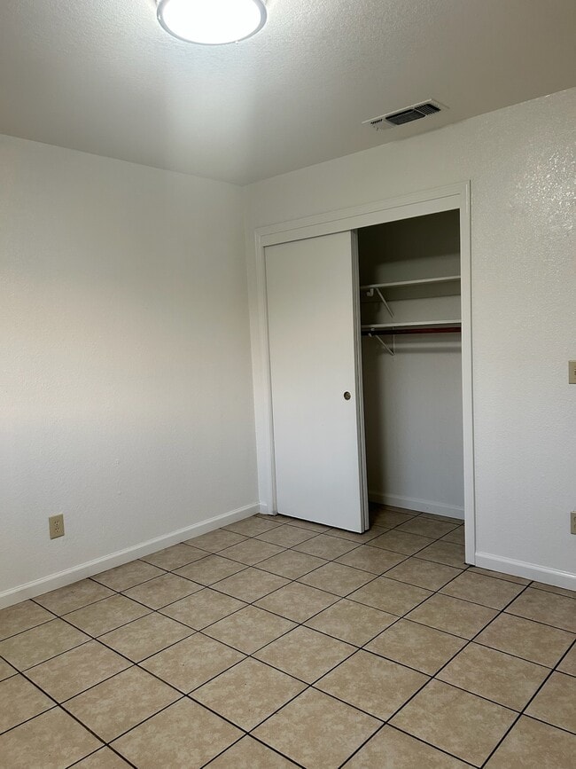 Building Photo - 1008 Shadow Ridge Dr