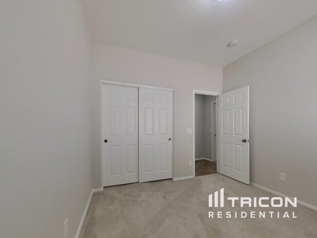 Building Photo - 8809 W Gardenia Ave