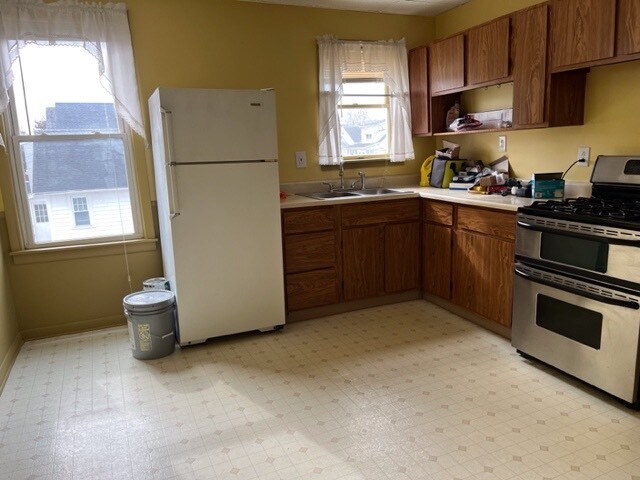 Building Photo - 1202 6th Ave