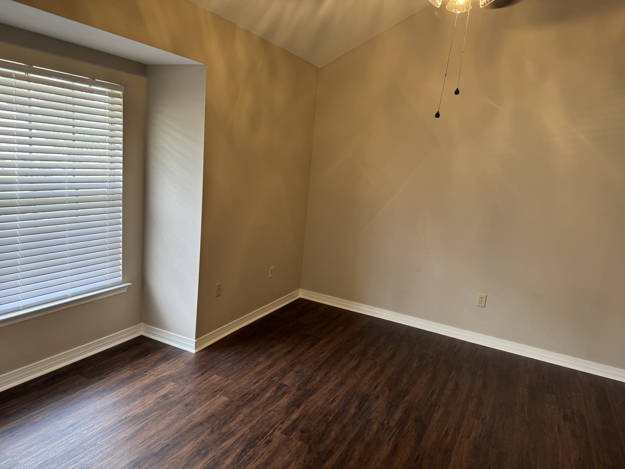 Second bedroom - 15261 Jones Creek Village Ave