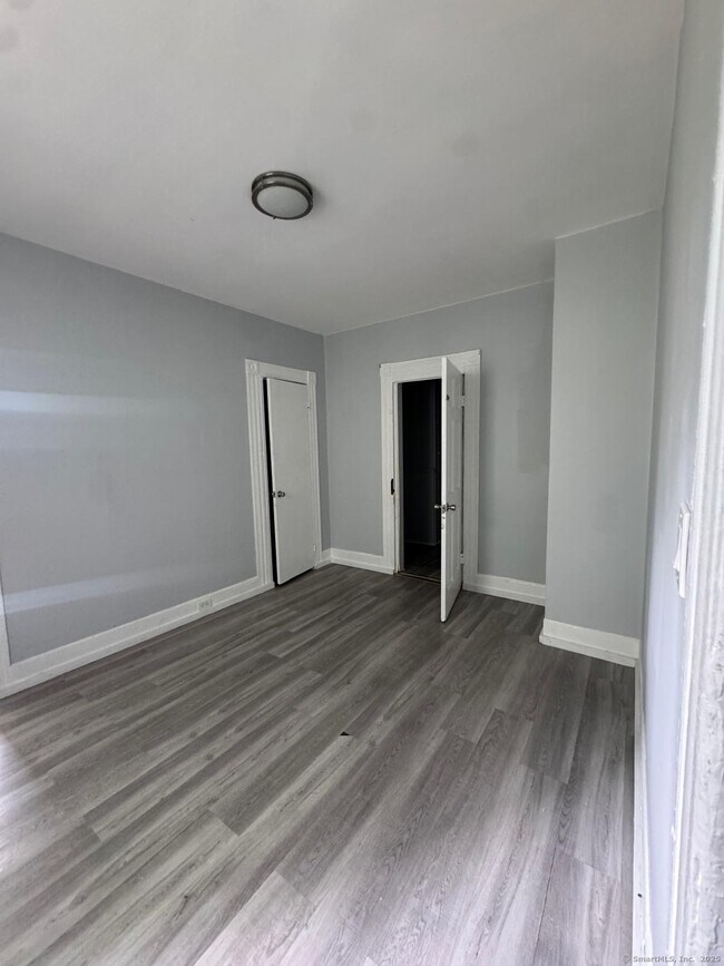 Building Photo - 103 Caroline St