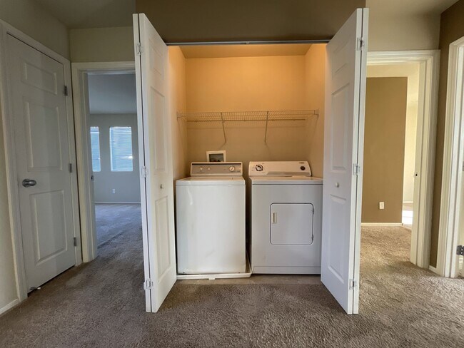 Building Photo - Spacious 3-Bedroom Home in the Northwest L...