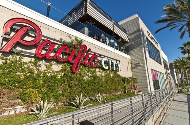 Building Photo - 206 Chicago Ave