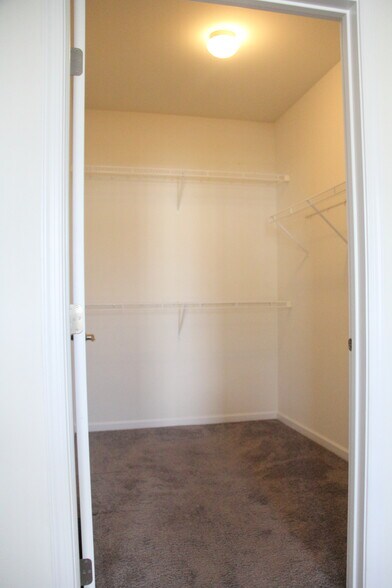 Common bathroom walking closet view 1 - 115 Deacon Shattuck Way