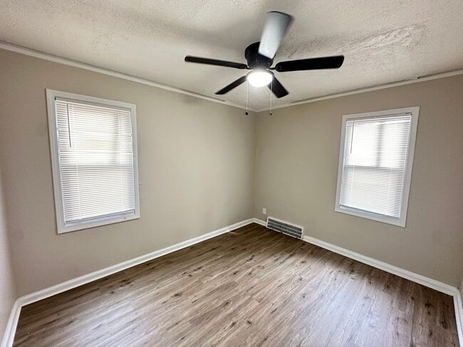 Building Photo - Fully Renovated 3-Bedroom Home – Move-In R...