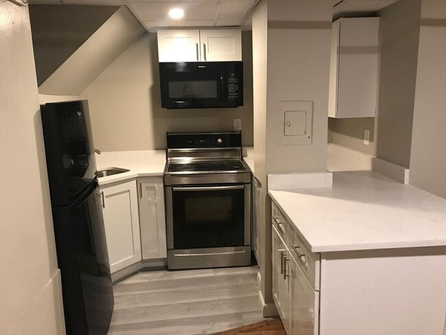 Building Photo - Fenway 2 Bed / 2 Bath – Heat & Hot Water Included – Renovated Kitchen – 9/1