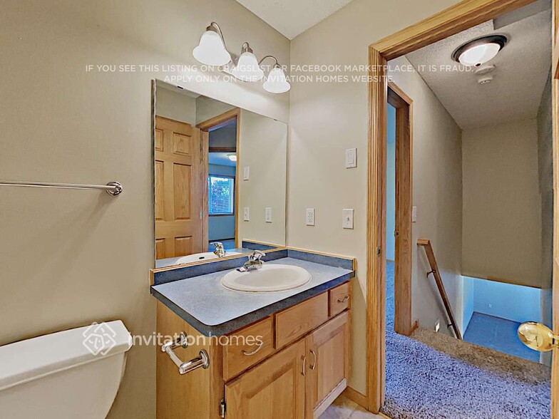Building Photo - 5043 Ladyslipper Ave N