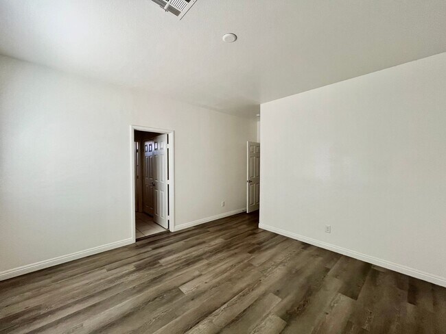 Building Photo - 9493 Alma Ridge Ave