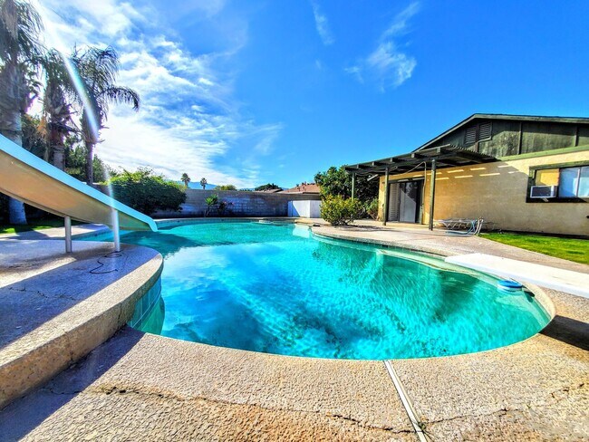 Building Photo - Open house Saturday October 18th at 11am S...
