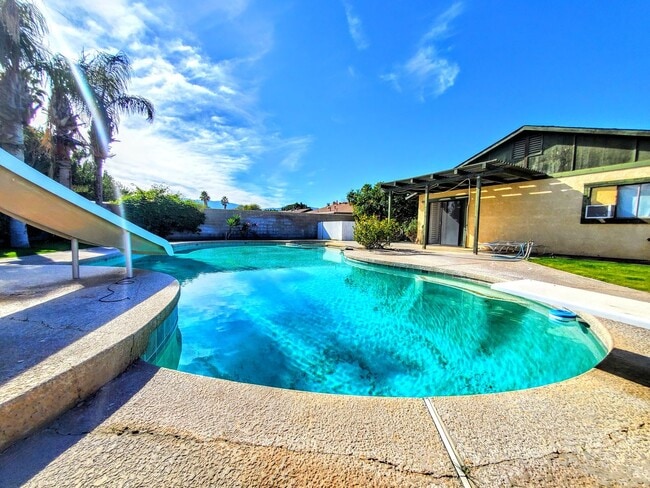 Building Photo - Single Story Beautiful House - Close to Ev...