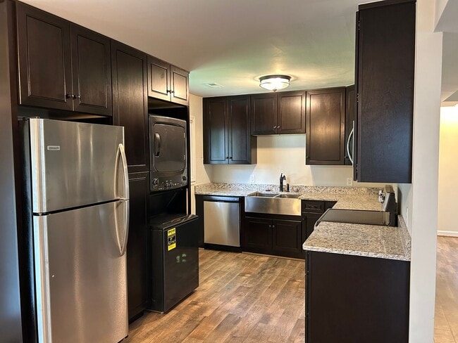 Building Photo - Spacious 4BR + Bonus Room – Available May 10! Regency Area!