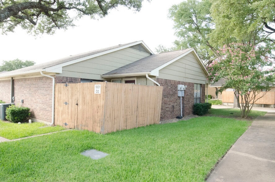 Building Photo - 1801 W Spring Creek Pky