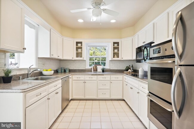 Building Photo - 5508 Dorset Ave