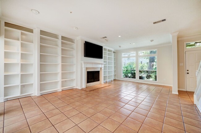 Building Photo - Large Townhome in River Oaks