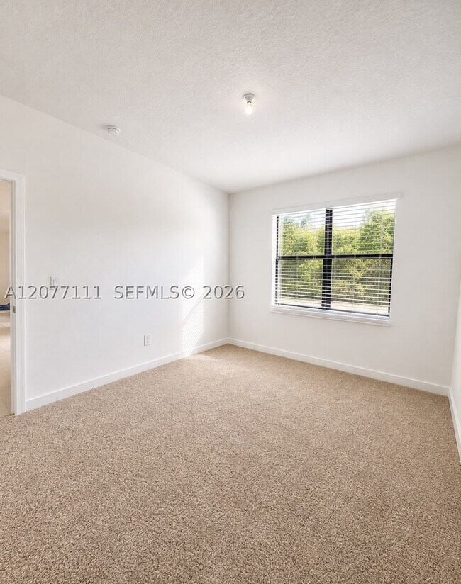 Building Photo - 8740 SW Kanner Hwy