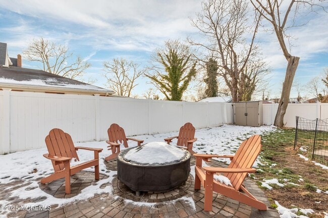 Building Photo - 384 Sairs Ave