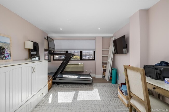 Building Photo - 185 W Park Ave