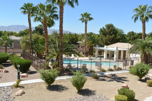 Building Photo - 2 BEDROOM 2 BATH IN NORTHWEST DOUBLE GATED GOLF COURSE COMMUNITY!