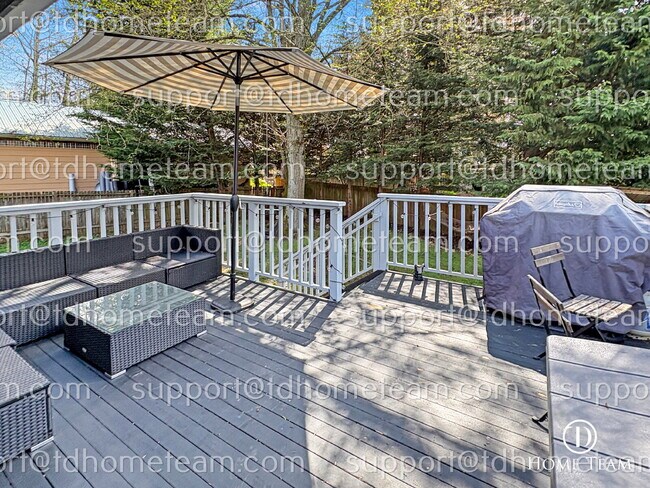 Building Photo - "Charming Lynnwood Home with Finished Basement & Movie Room – Fully Ready for You!"