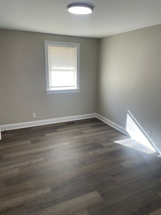 Building Photo - 203 Beechwood Cir