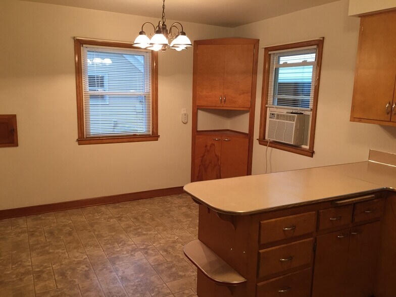 Building Photo - 1008 Sunset Dr