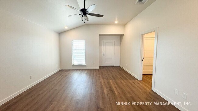 Building Photo - 2127 Langford Ave