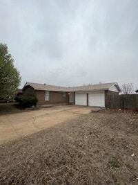 Building Photo - 220 W Shadywood Dr