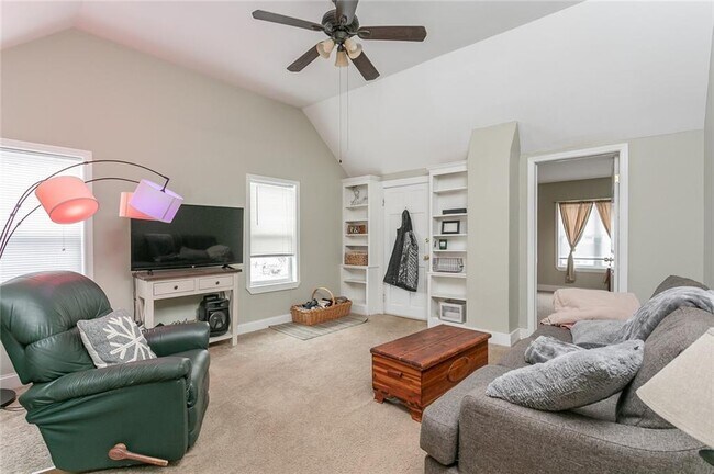 Building Photo - 46 Hartsen St