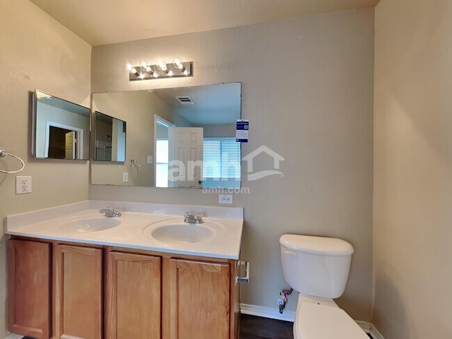 Building Photo - 114 Fontana Albero