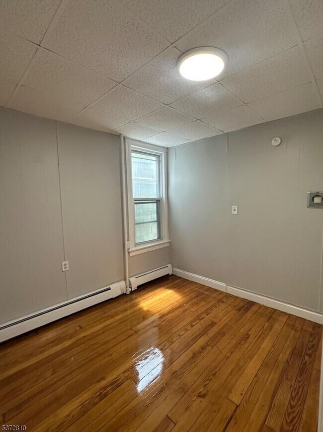 Building Photo - 56 Vanderpool St