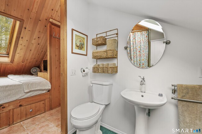 Building Photo - 167 North Ave