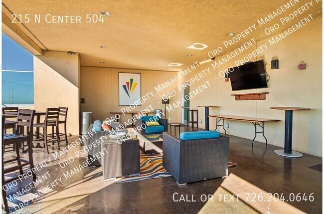 Building Photo - 215 Center St