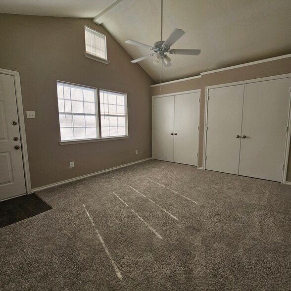 Building Photo - 10121 Kilarney Dr