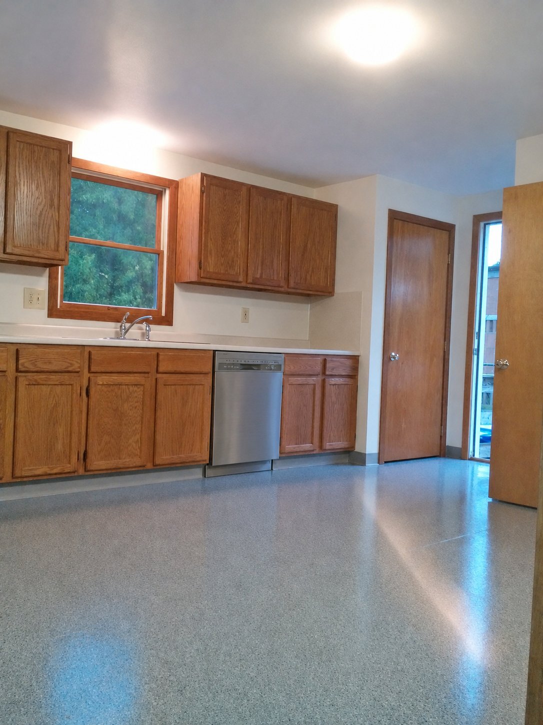 Building Photo - 60 Ivy St