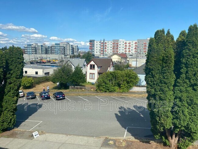 Building Photo - 2918 Nassau St