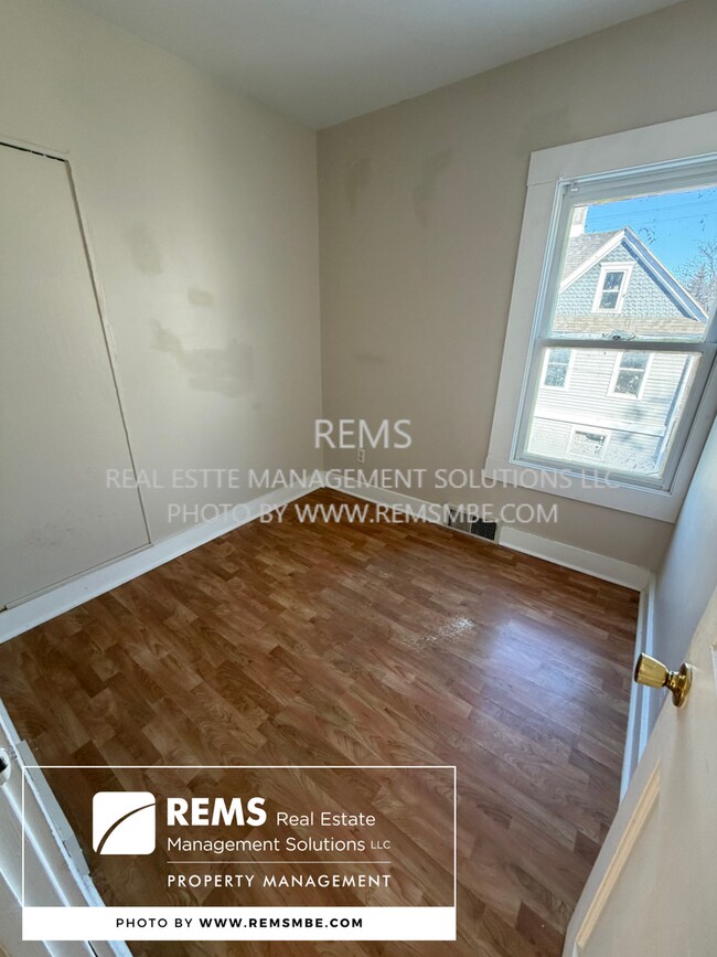 Building Photo - 947 Williamson St