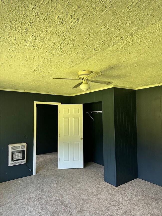 Building Photo - 19465 Mobile Rd