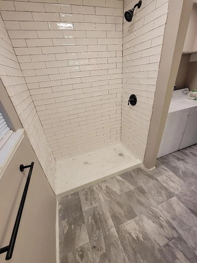 Building Photo - 19 Pinewood Ct