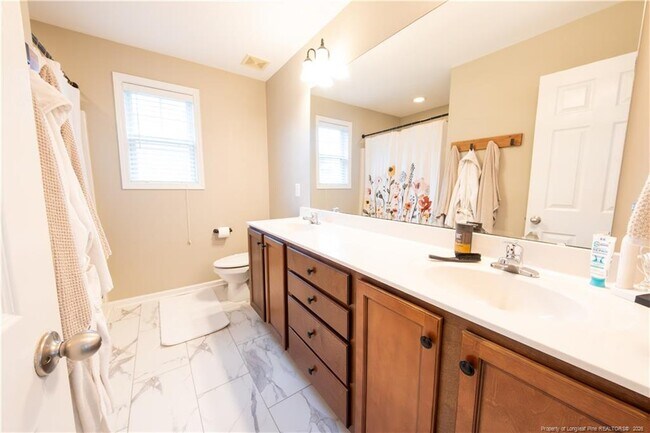 Building Photo - 622 Omaha Dr