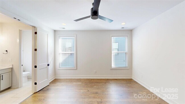 Building Photo - 4019 Plaza Row Ct