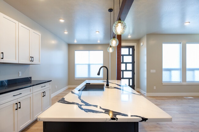 Building Photo - 5377 Remington Dr